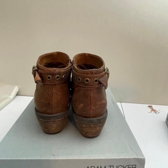 Adam Tucker Me Too Brown Booties Size 6 Riley Brown Grommet Buckle Detail - Picture 9 of 9